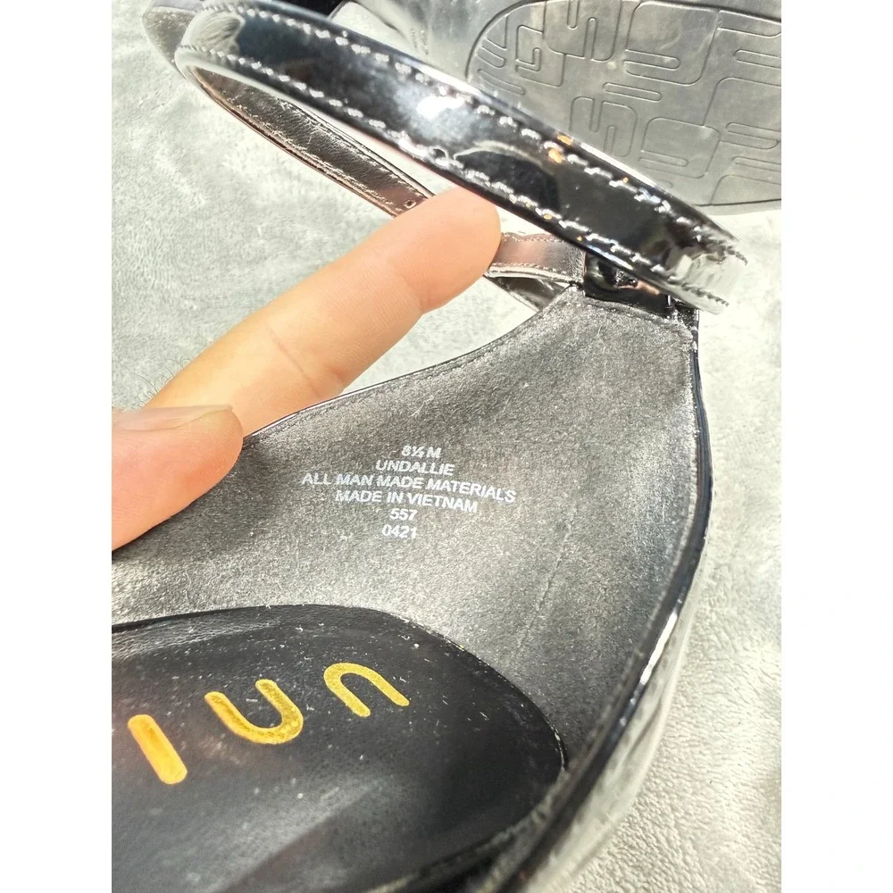Unisa Undallie Sandals Womens 8.5 Black Patent Gold Chain Ankle Strap Heels